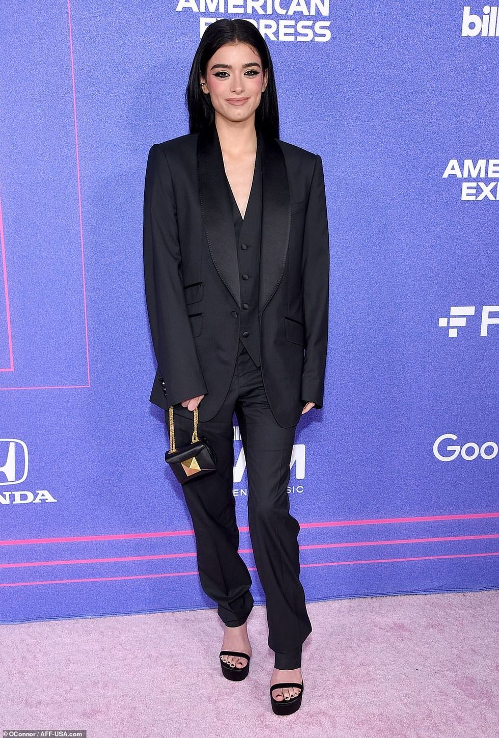 54886623 10571797 Business chic Dixie D Amelio carried a tiny black purse with a l a 454 1646279936319