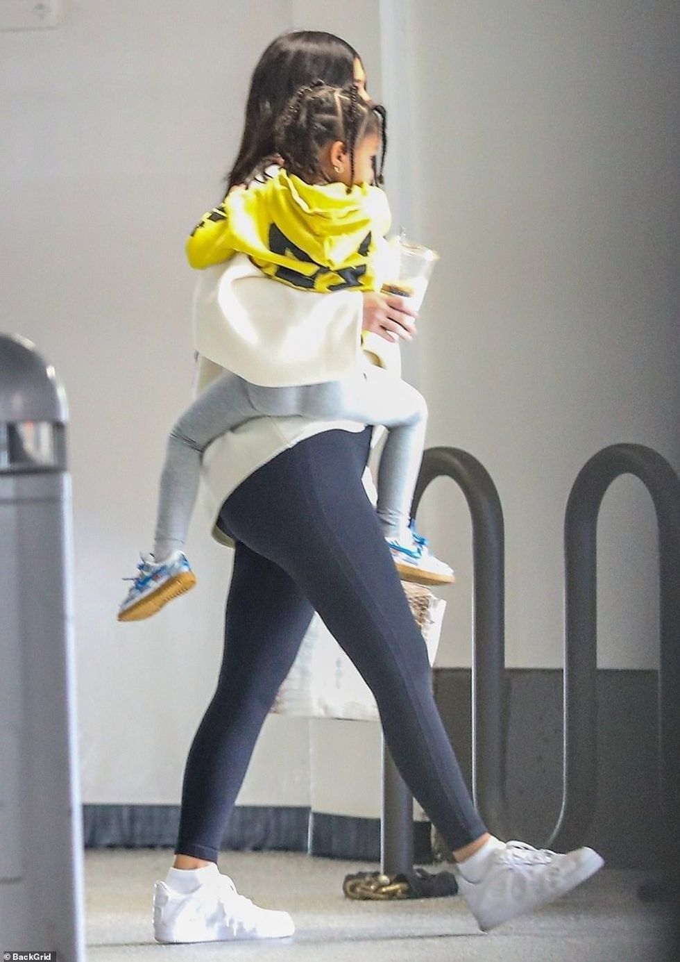 55070769 10588031 Fit The beauty mogul was joined by her four year old daughter St m 6 1646700018457