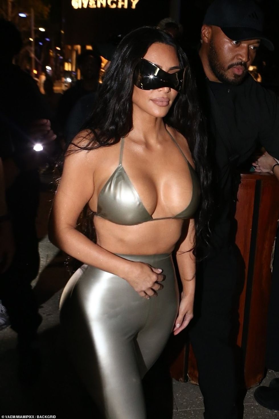 55564689 10631987 Switching it up Kim continued to switch up her look going betwee a 5 1647766233518