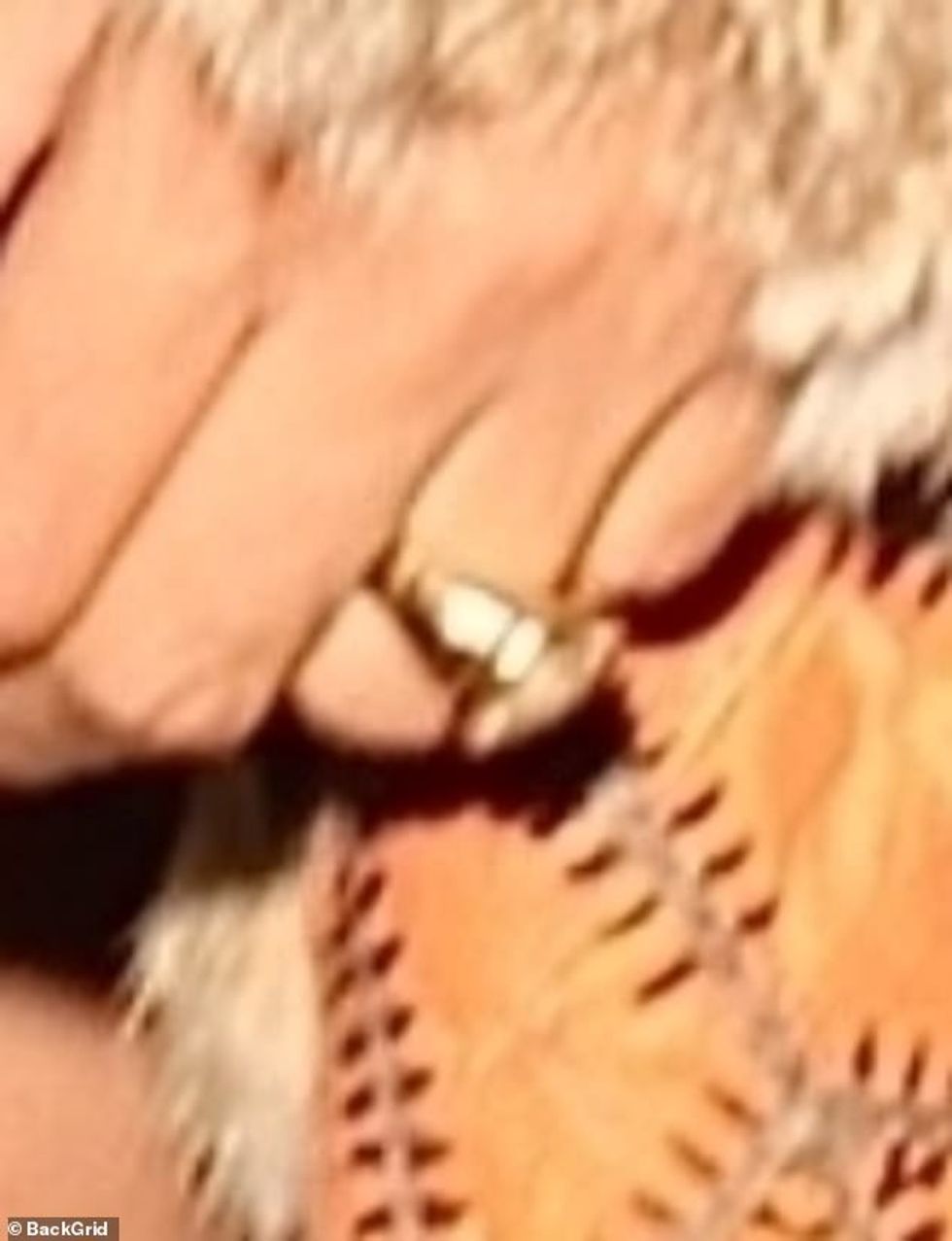 55717009 10645221 What if A previous sighting of the ring set off a storm of conje m 40 1648067618690