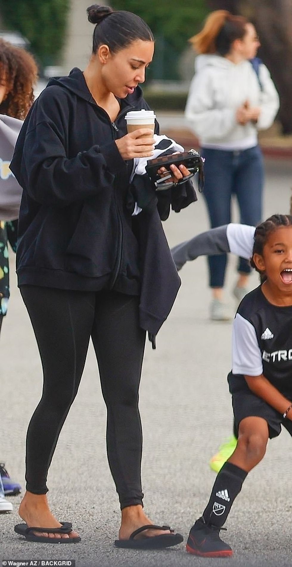 55867323 10657371 Taking it easy The social media figure also wore a form hugging a 19 1648407835038