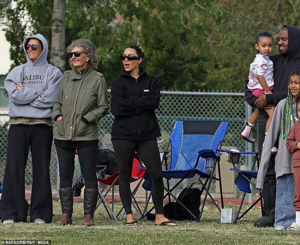 55873257 10657881 Pink is her color Chicago looked adorable in a bedazzled denim j m 127 1648421994887