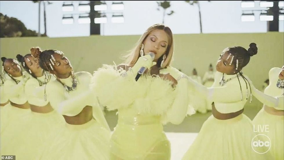 55878925 10658275 Performance Beyonce delivered a powerful performance of Be Alive a 18 1648431952710