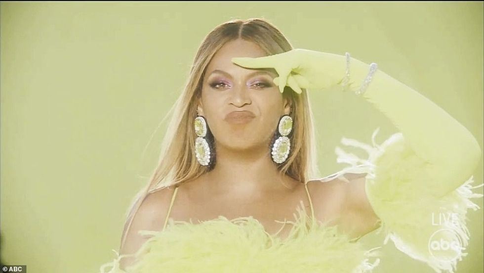 55878955 10658275 Shout out During the performance she gave a shout out to the Cit a 10 1648431952526