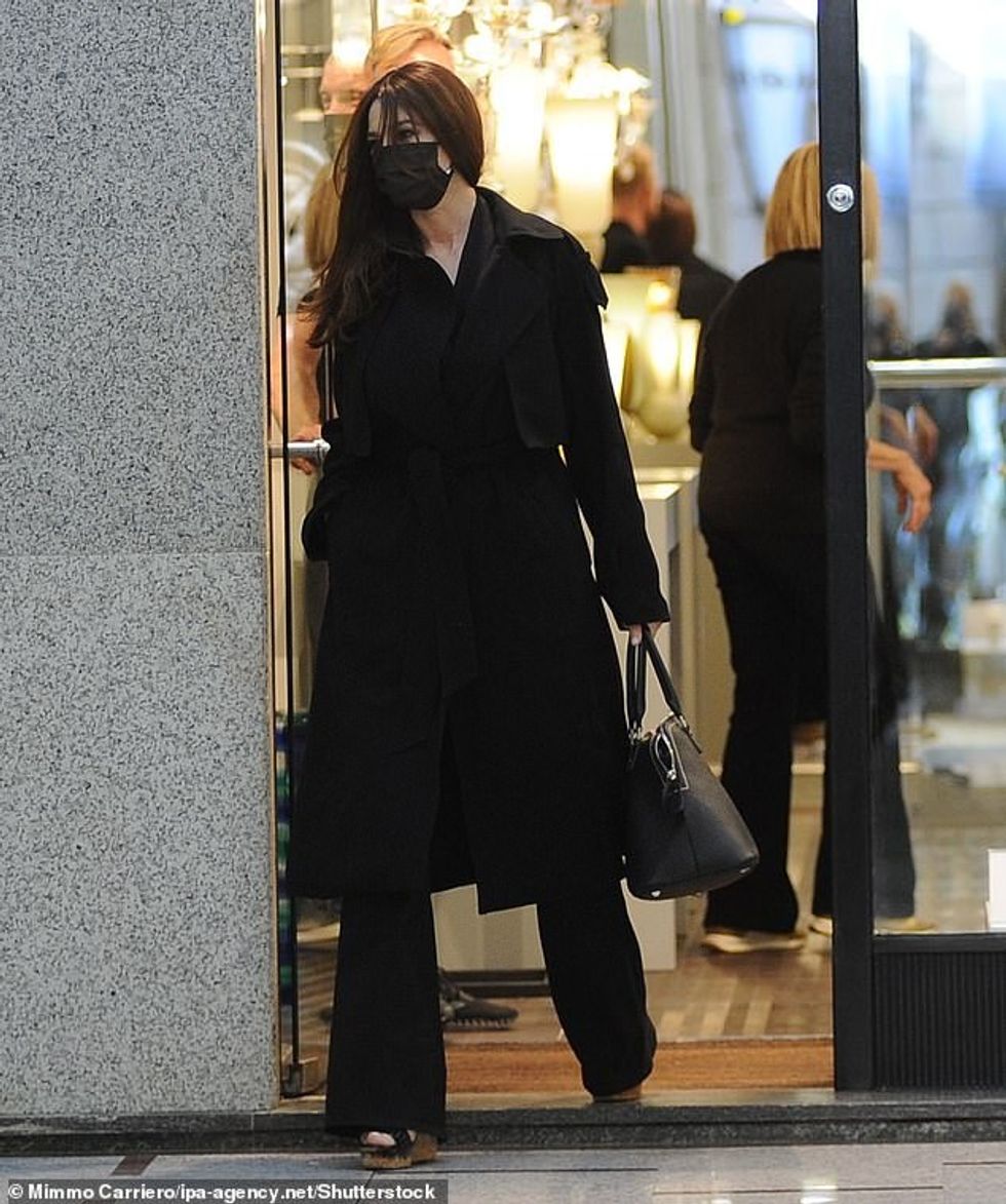 56285801 10691739 Lets go The Italian actress 57 donned an all black outfit as she m 52 1649244021945