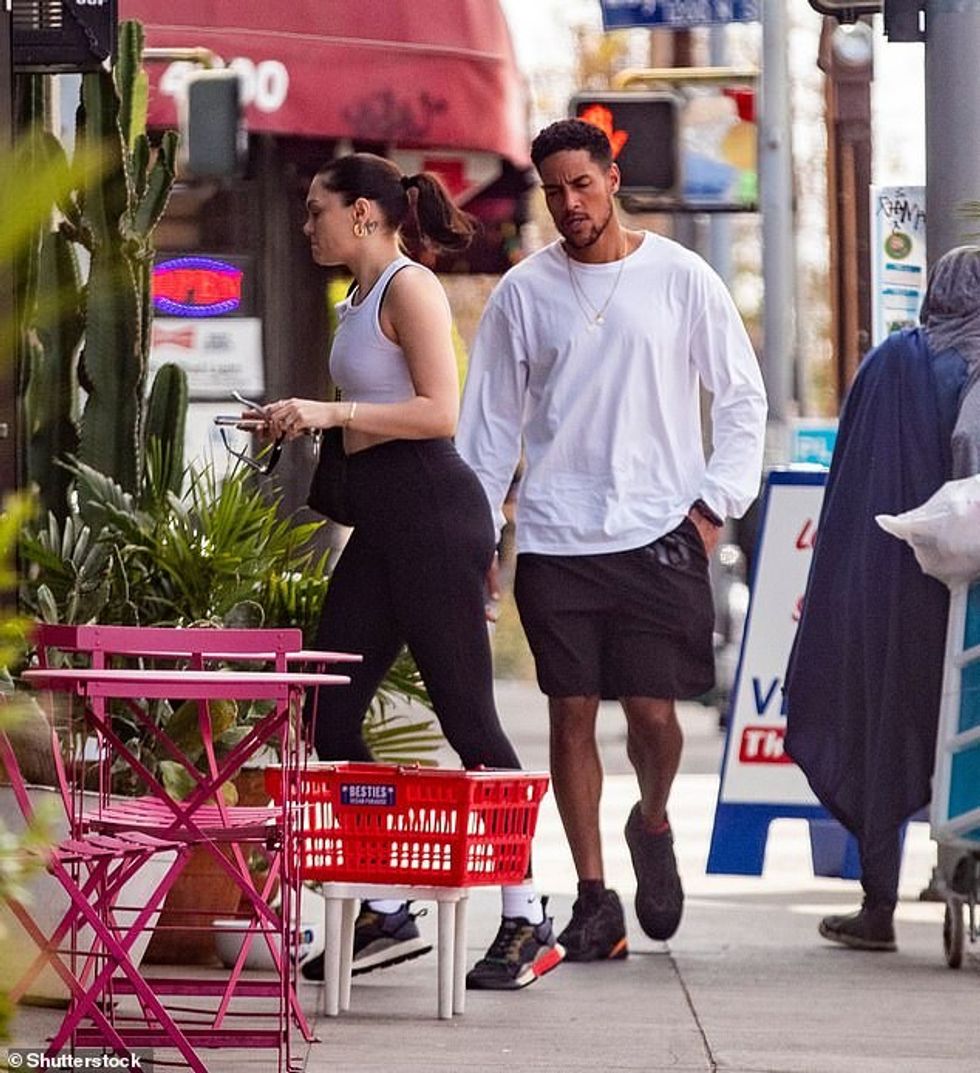 56801579 10732759 Making moves Chanan kept it comfortable in a white long sleeved a 8 1650407866646