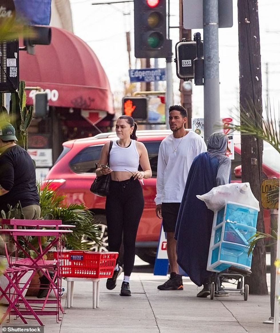 56801593 10732759 Pretty Her signature raven colored tresses were pulled back in a a 5 1650407865611