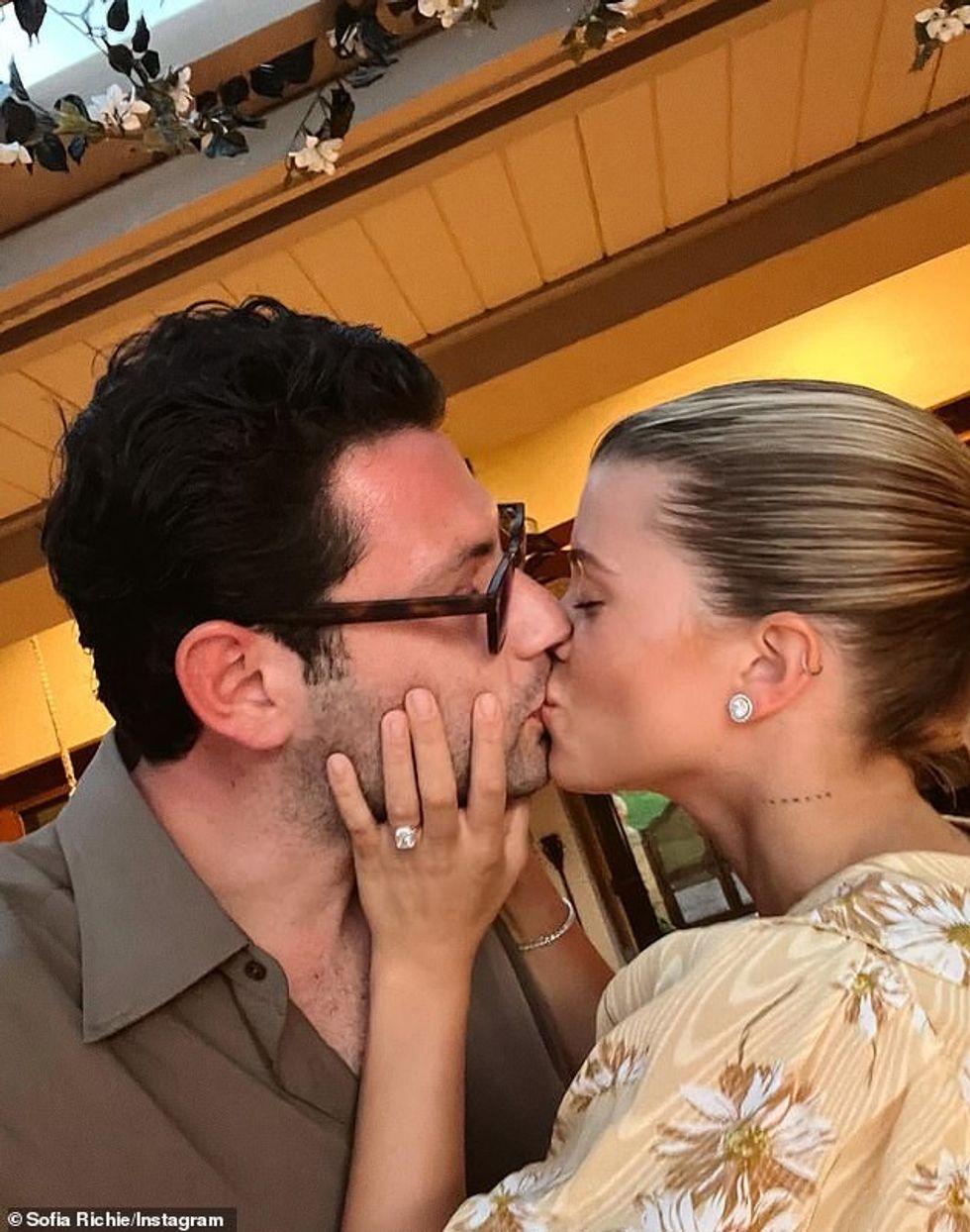 56844763 11031053 Sparkler Sofia shared images from her romantic marriage proposal a 37 1658303494675