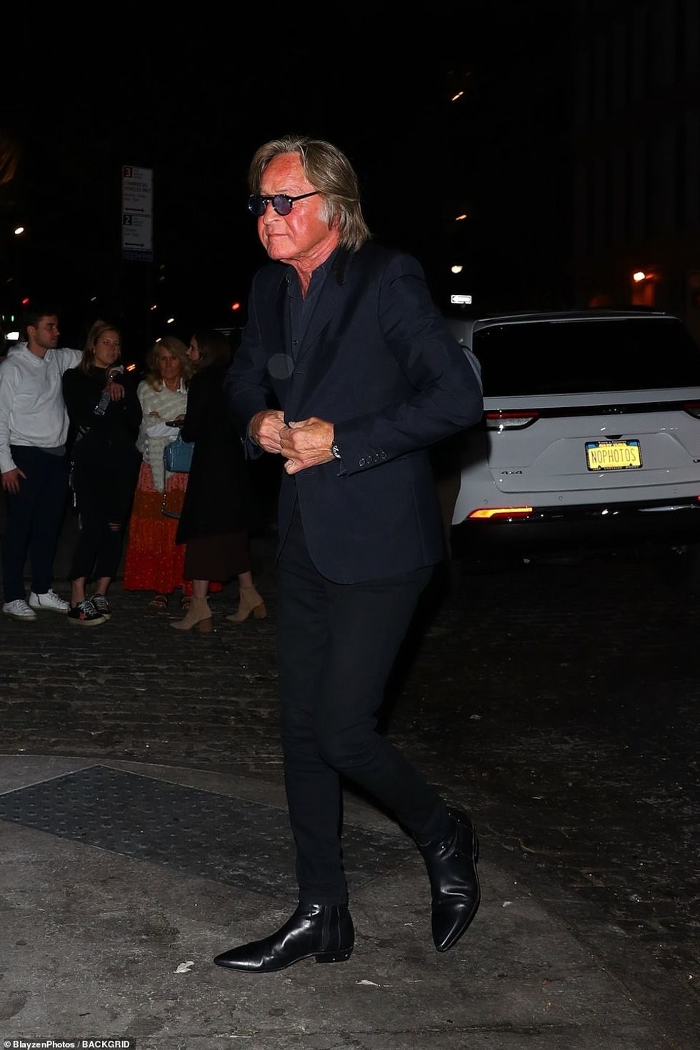 56975883 10747595 Dad Gigi s dad Mohamed Hadid 73 looked stylish for his daughter a 134 1650794032784