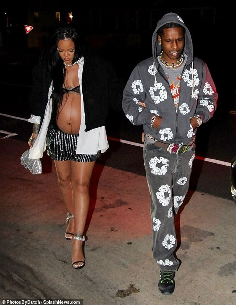 56982071 10748023 Rihanna added to her look with a pearl necklace and a silver han m 29 1650790493143