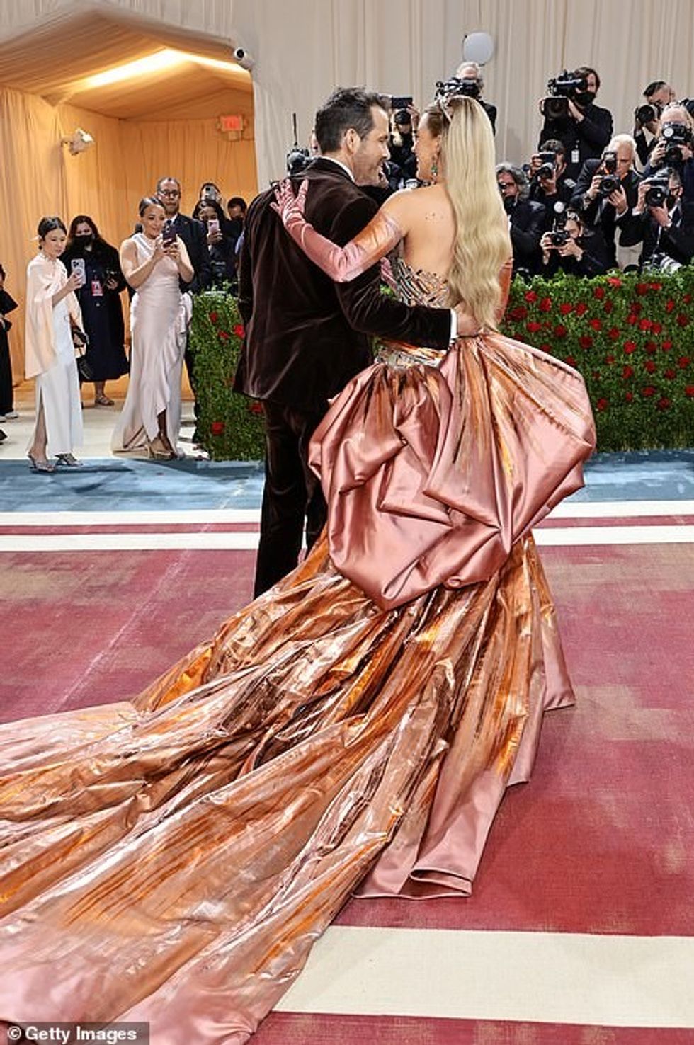 57322023 10777849 Hosts with the most Blake and her husband Ryan Reynolds who look a 278 1651569841708