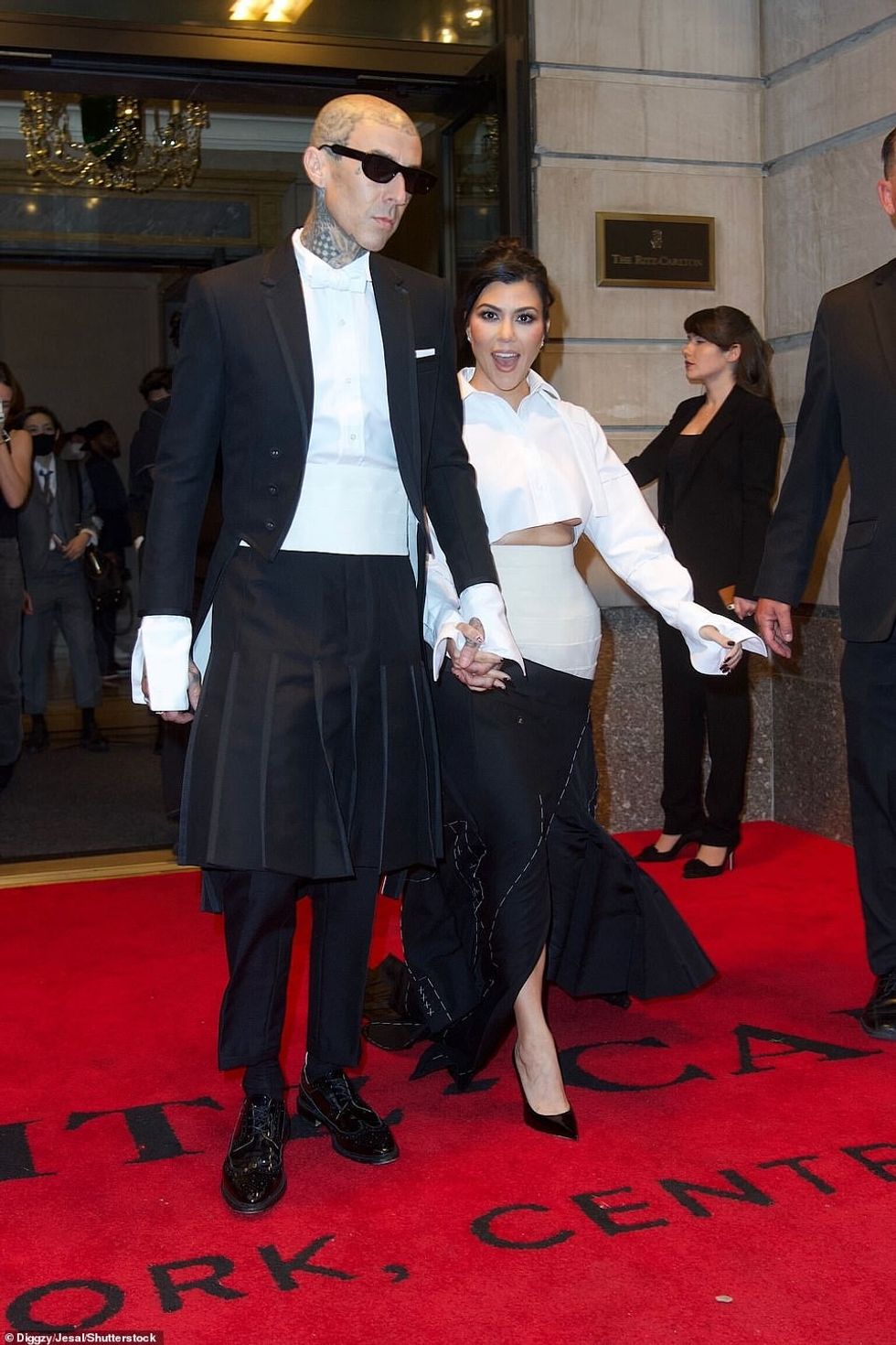 57325471 10776691 Matching The reality TV star 43 and her other half 46 wore quirk a 27 1651536480725