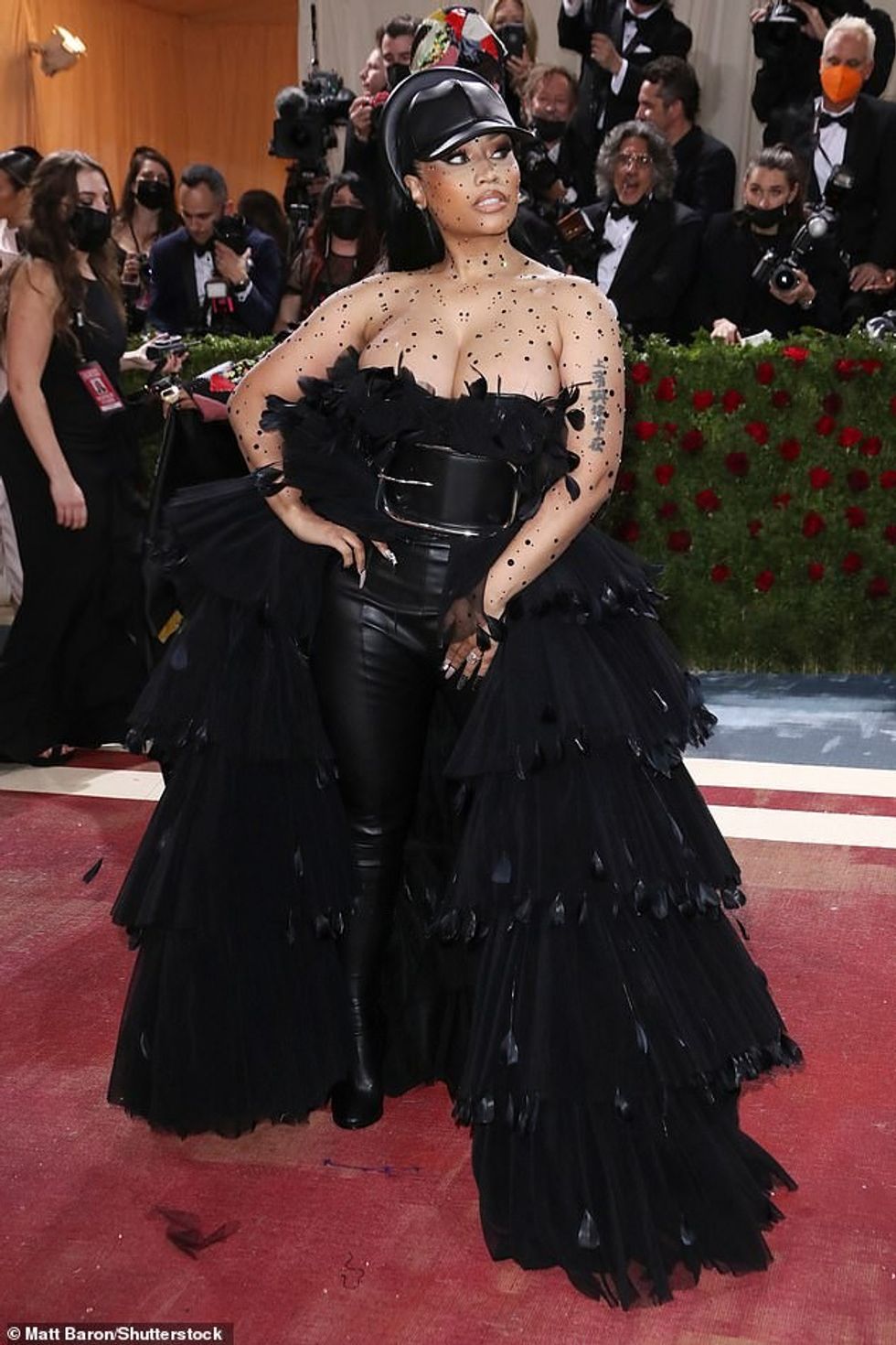 57330319 10776999 Bold look The singer put her ample cleavage on display in a slee a 159 1651550299789