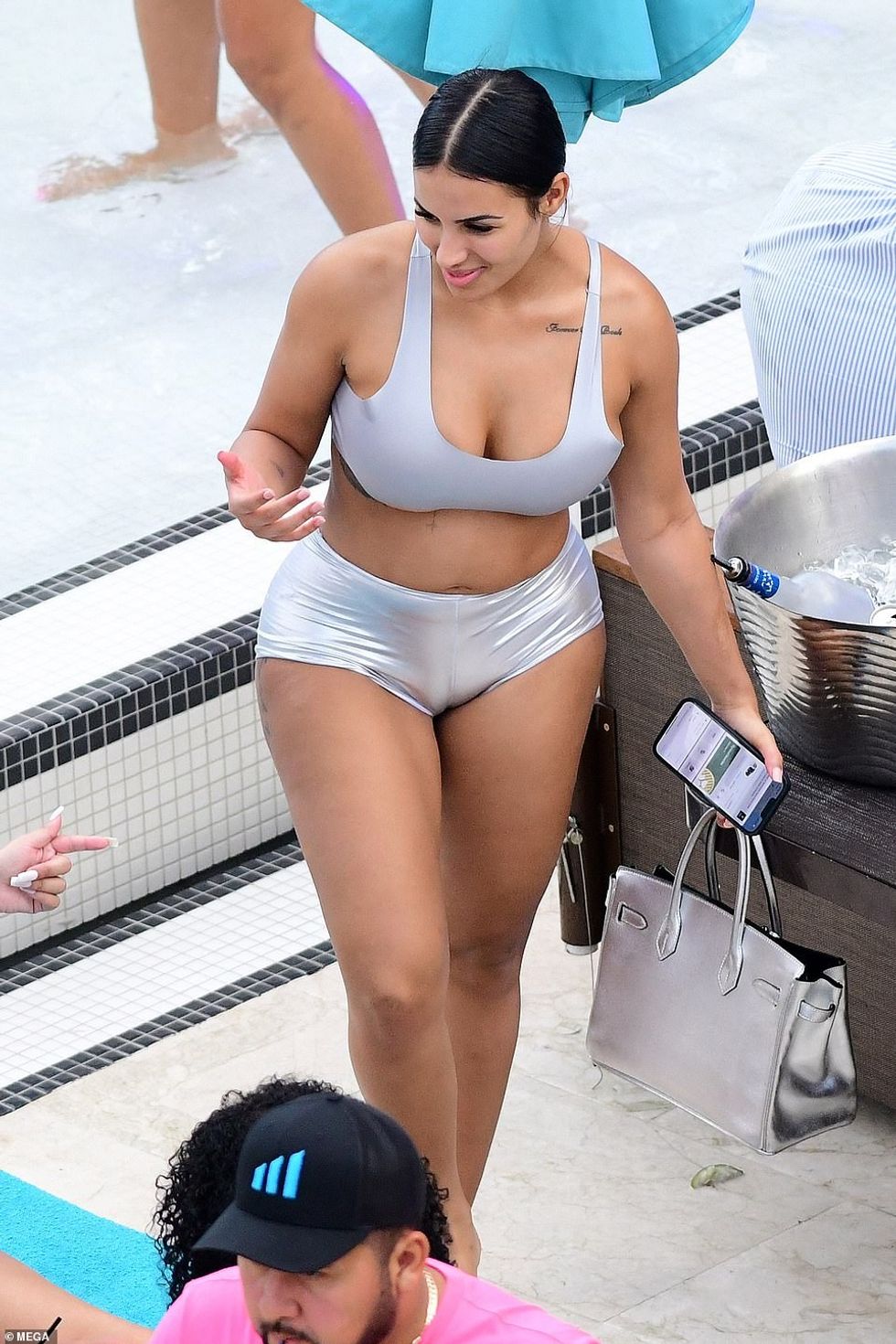 57843047 10818527 Very neat hair Her dark hair was tied back behind her head and p a 54 1652644062718