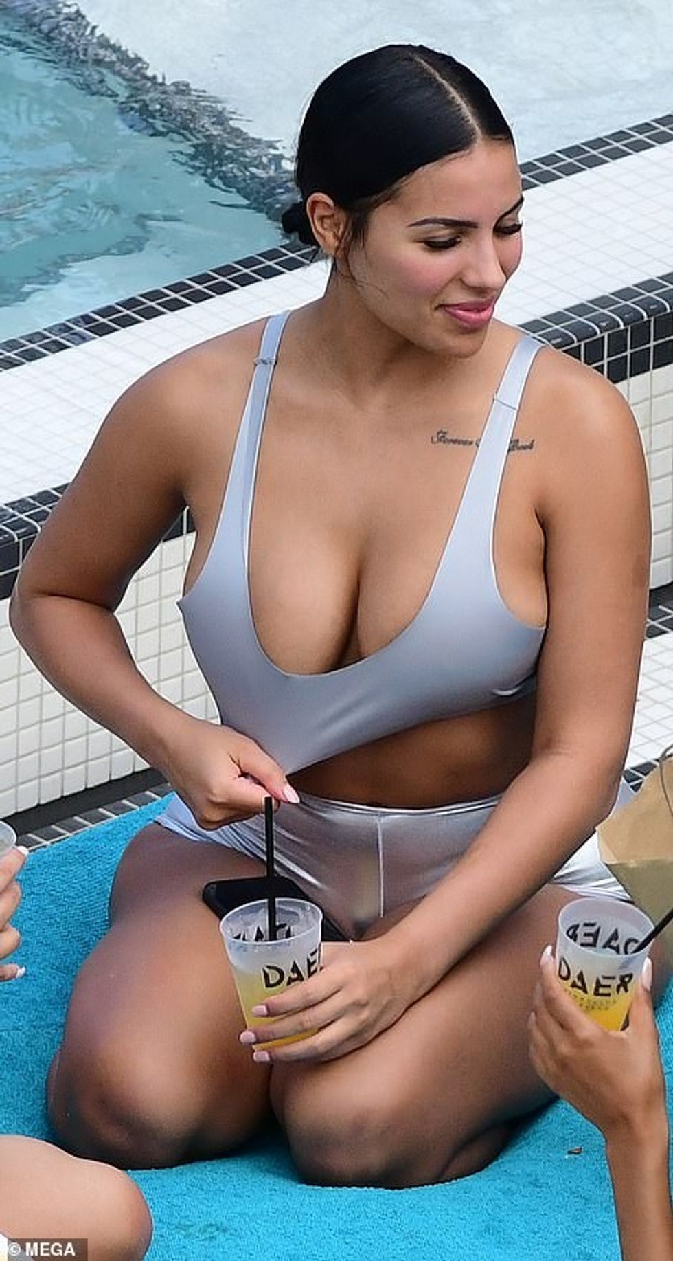 57843051 10818527 Showing even more Her lips shined a vibrant shade of pink as she a 53 1652644062717