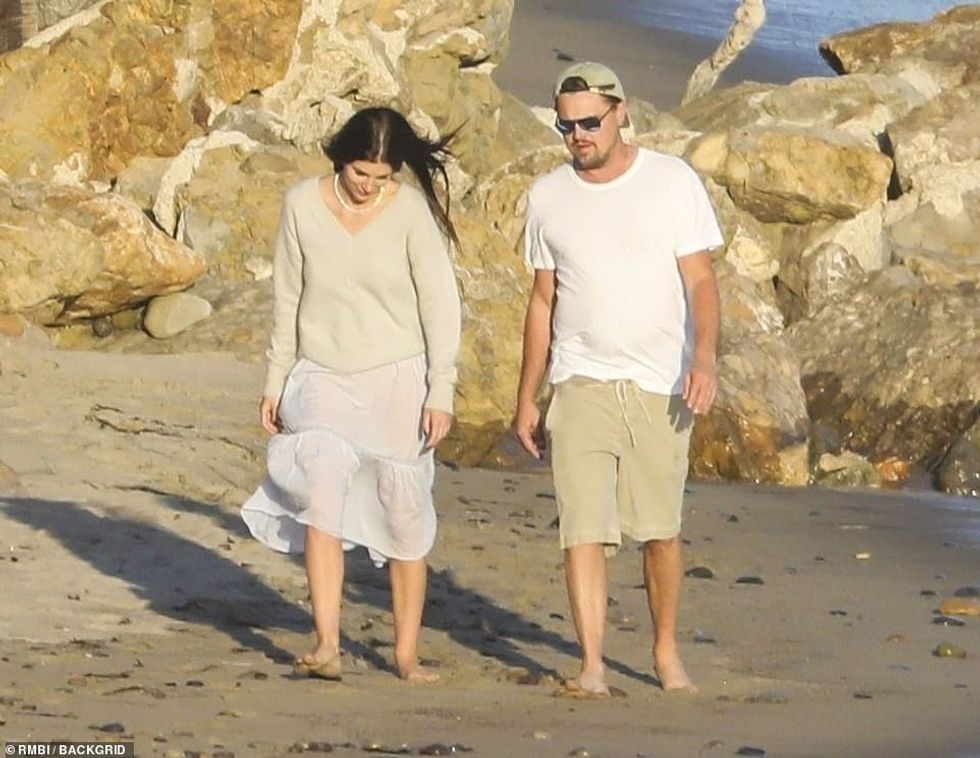 57894171 10822945 Taking it easy The Once Upon A Time In Hollywood star sported a a 25 1652741567923