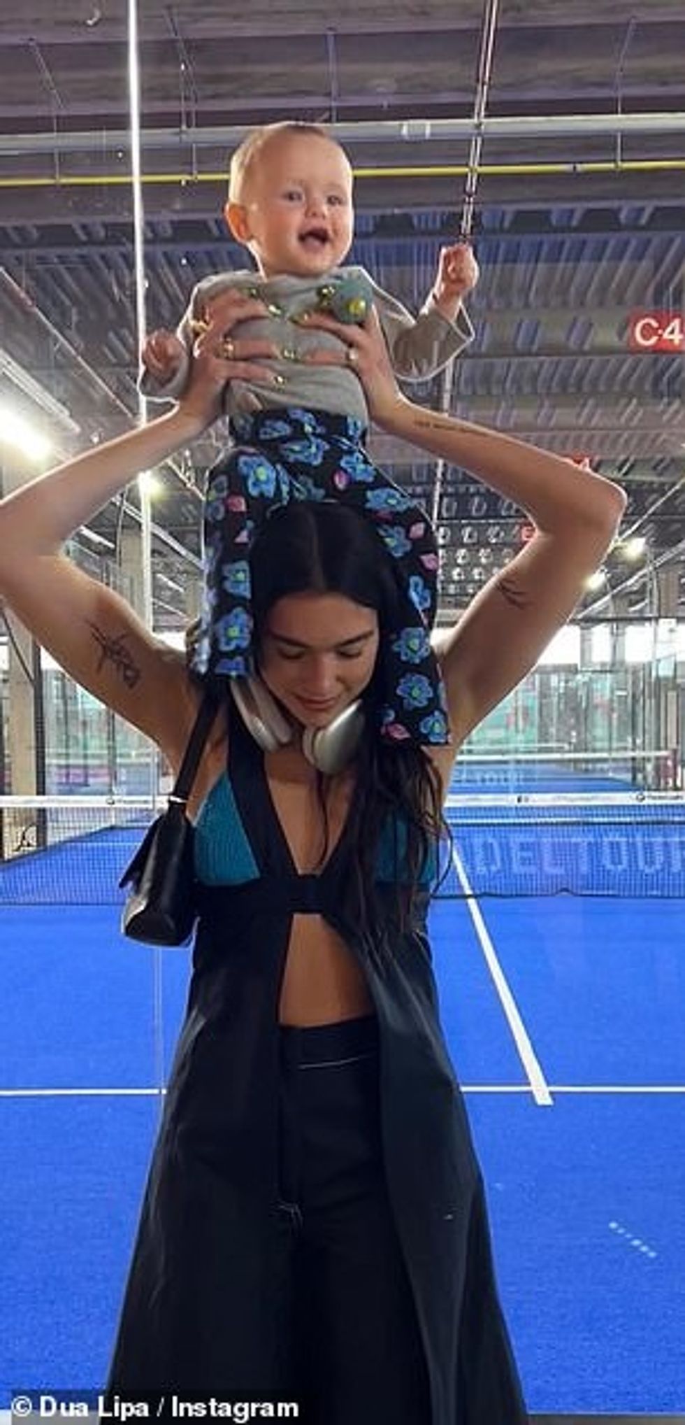 57917011 10827353 Sweet The gig comes very shortly after Dua Lipa channelled Harry a 80 1652835328817