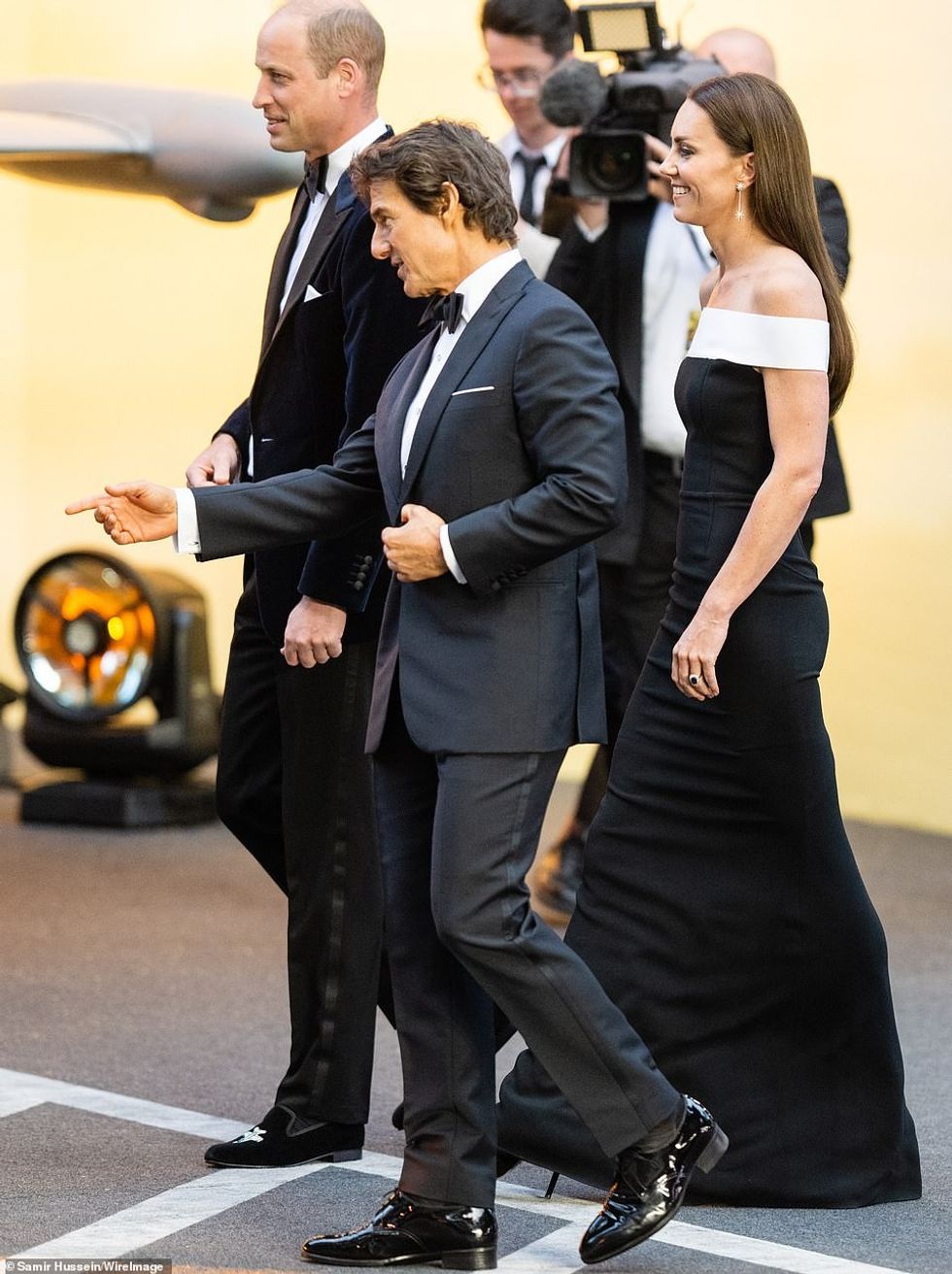 58038535 10834371 Tom Cruise chatted with the Duke and Duchess of Cambridge ahead a 57 1652997435134