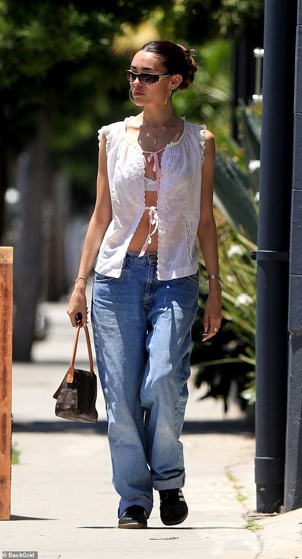 58630271 10881321 Fashionista The hitmaker sported some black Adidas trainers with m 31 1654244153291