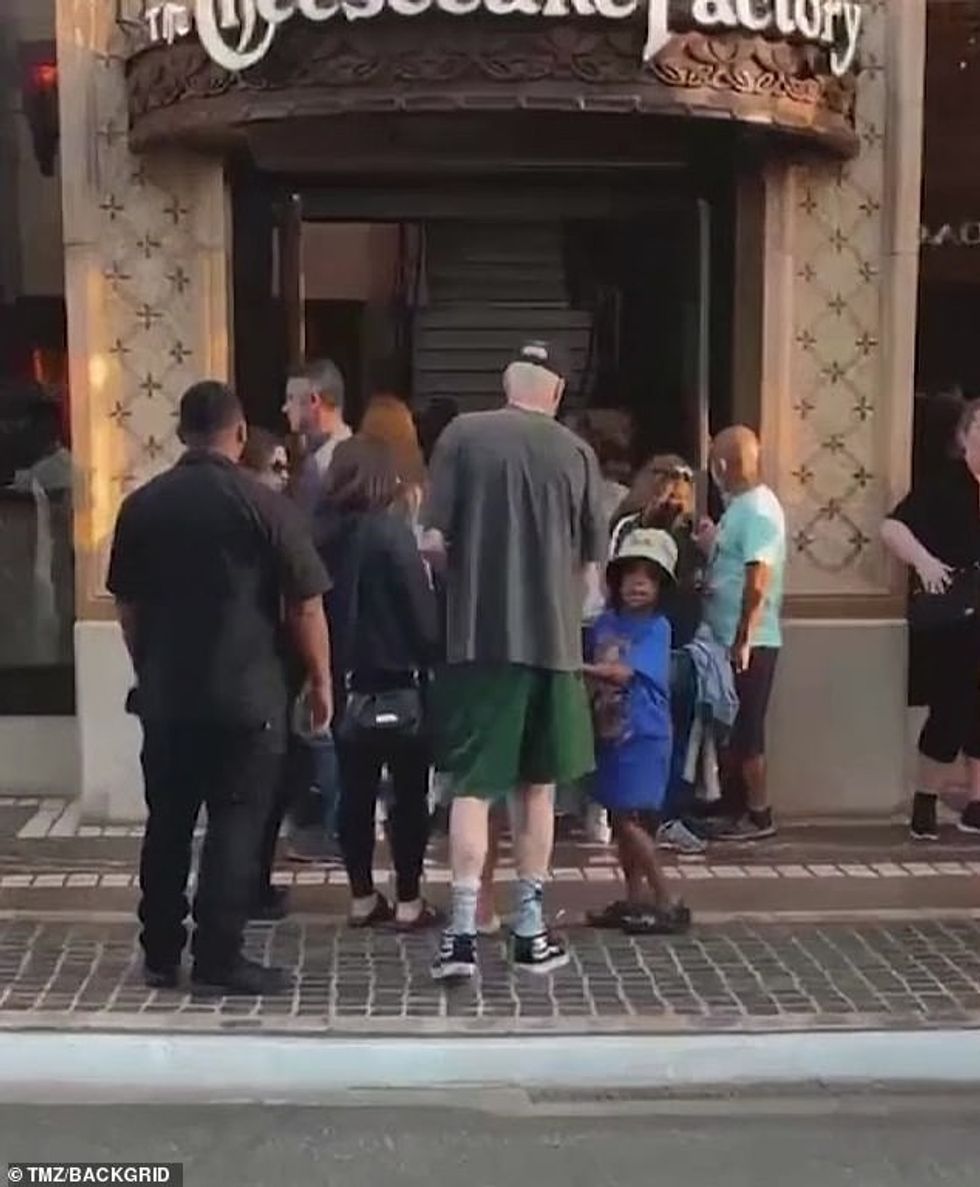 58724393 10887867 Davidson purchased a hat on the outing for Saint eyewitnesses to a 21 1654488559837