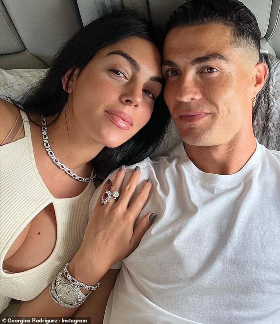 58834899 10897269 Loved up Georgina Rodriguez looked on cloud nine on Wednesday as a 95 1654702805245