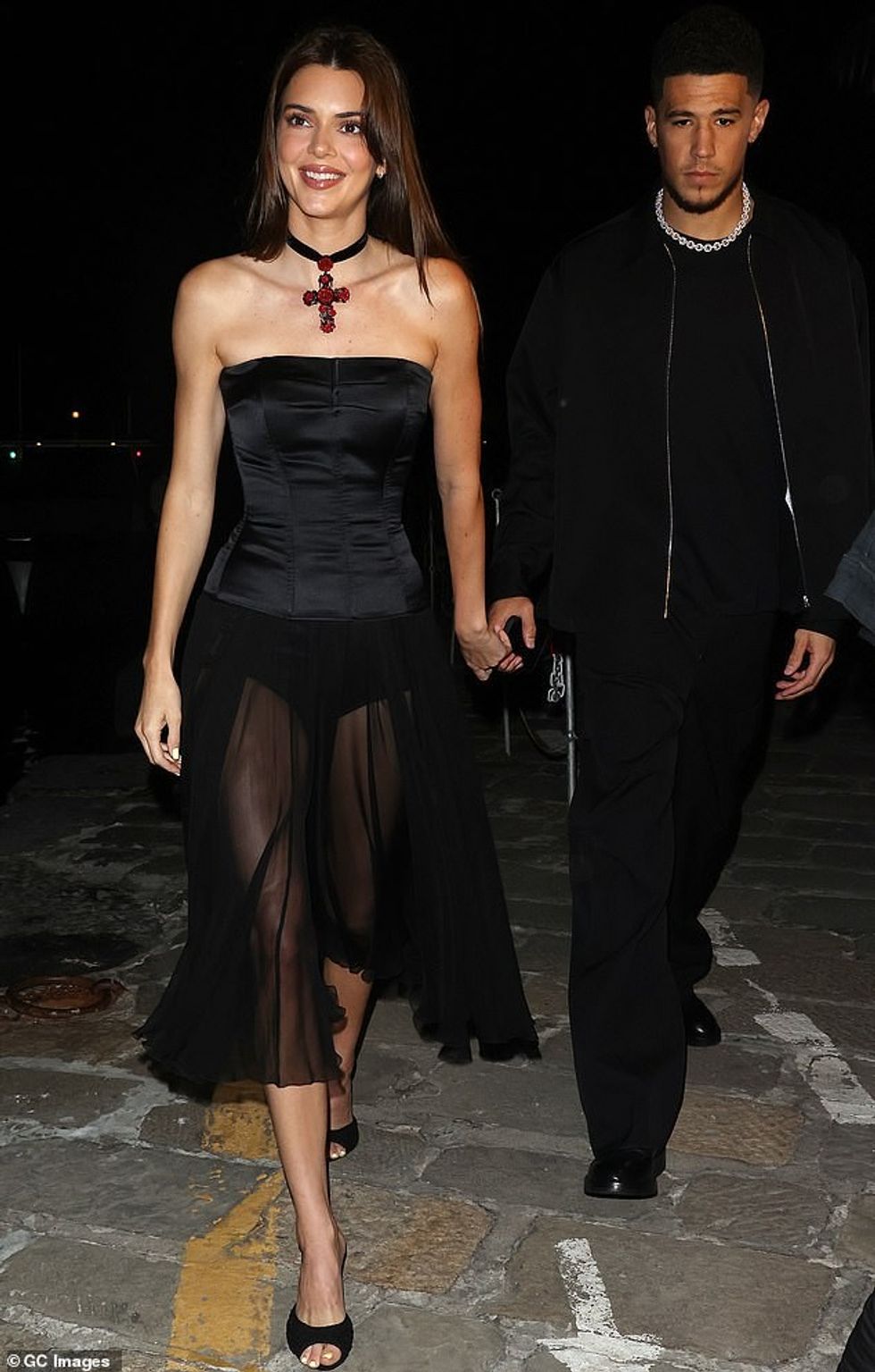 58894551 10902273 Baby daddy material Kendall and Devin are pictured arriving at a a 21 1654821370623