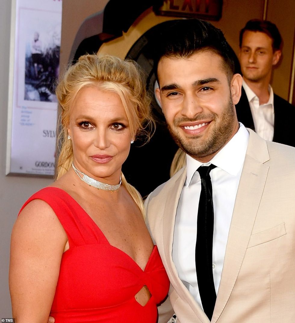 58901185 10902719 They re hitched Britney Spears has tied the knot with her boyfri a 36 1654832271120