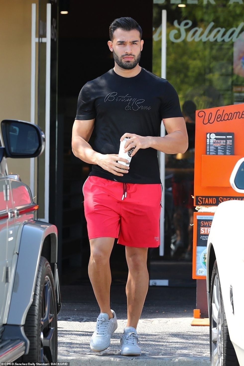 58956729 10907361 Man of style Despite their festivities the day before Sam was lo a 128 1655039085595