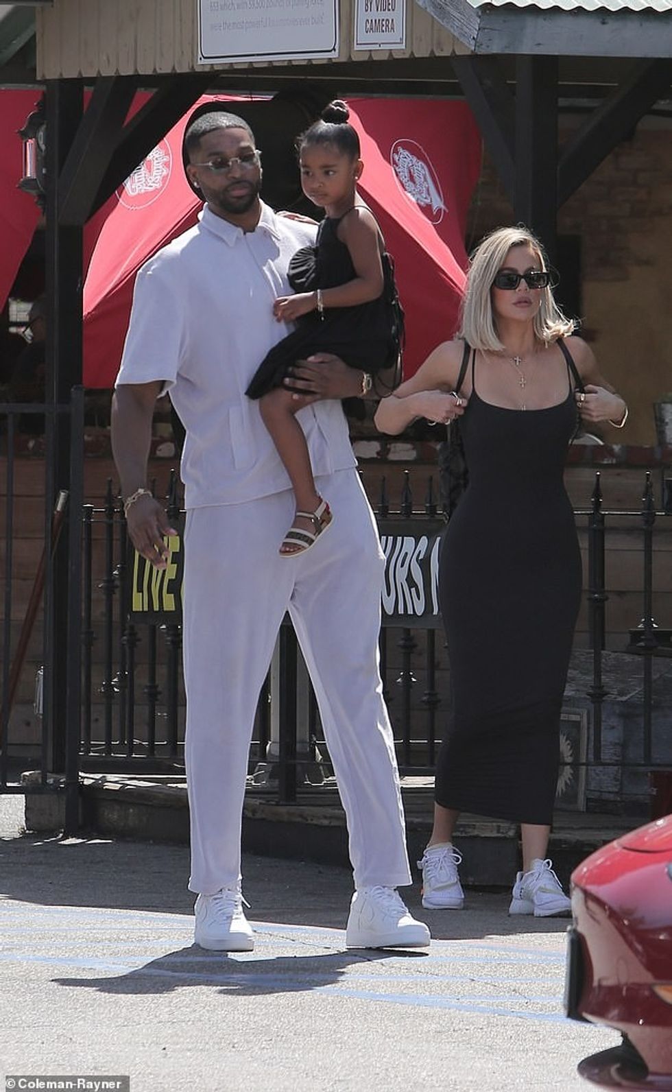 59243933 10930989 Reunited Khlo Kardashian was seen out in Calabasas with her phil a 71 1655623666817