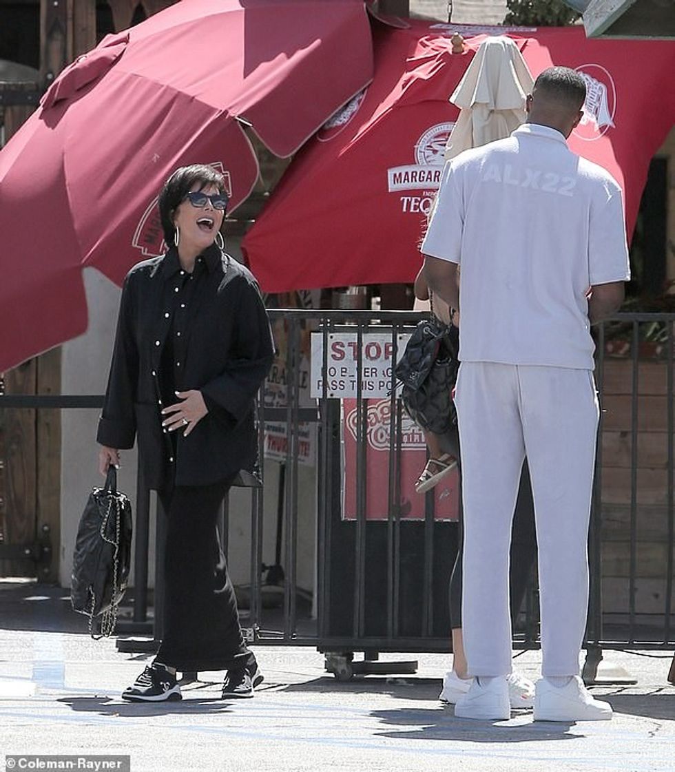 59244217 10930989 Laughing it up Kris seemed to have a great time and laughed it u a 85 1655623667384