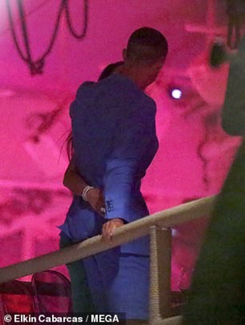 59535119 10954117 Loved up The Manchester United striker 37 and the former sales a a 63 1656236222175