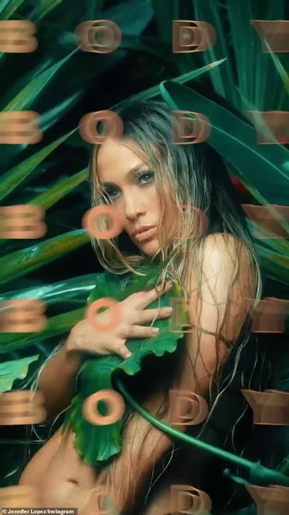 59906653 10985647 Declaration She wrote in the accompanying caption SummerOfBooty a 14 1657062080158