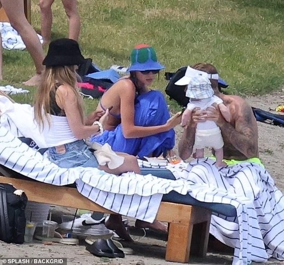 59949399 0 Feeling broody Justin and Hailey seemed enthralled with the litt a 65 1657138042699