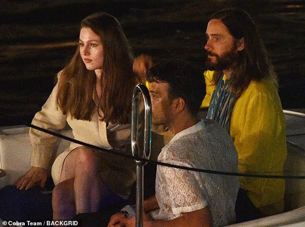 59970835 10990079 Stacked cast Other cast members included Anthony Edwards America a 31 1657212768695