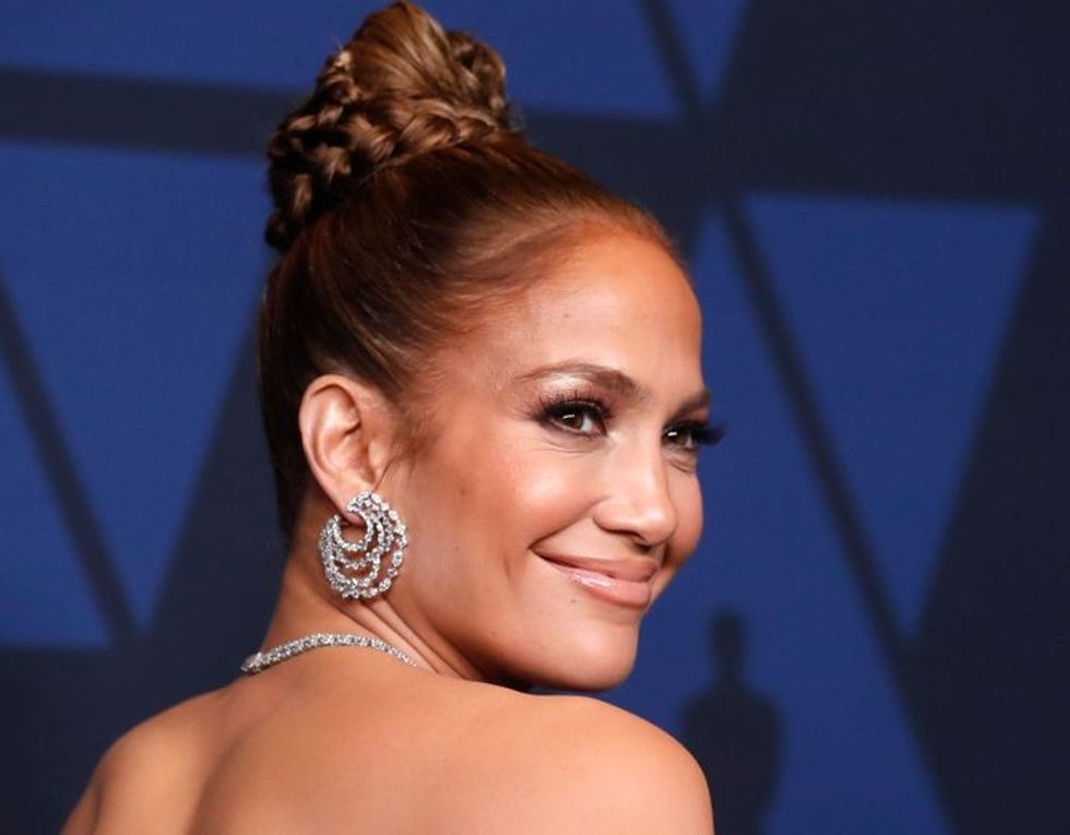 5dee4aae250000385bd2f947