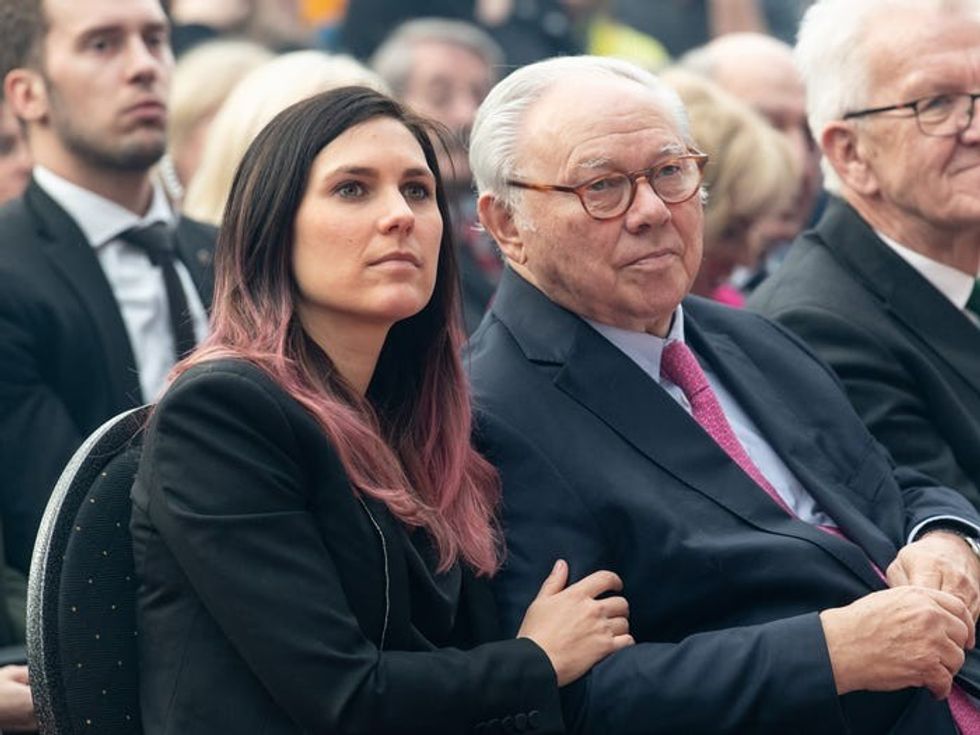 5e8ccd5f15ea4b55422be3b3