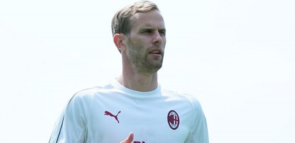 6 milandan besiktasa cevap diego laxalt olmaz ivan strinici verelim 156473884811