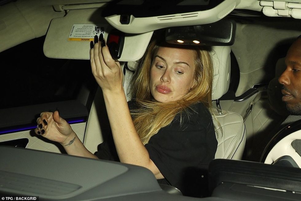 60005427 10992591 Quick check Adele had a glimpse in the car mirror before they he a 118 1657225995620