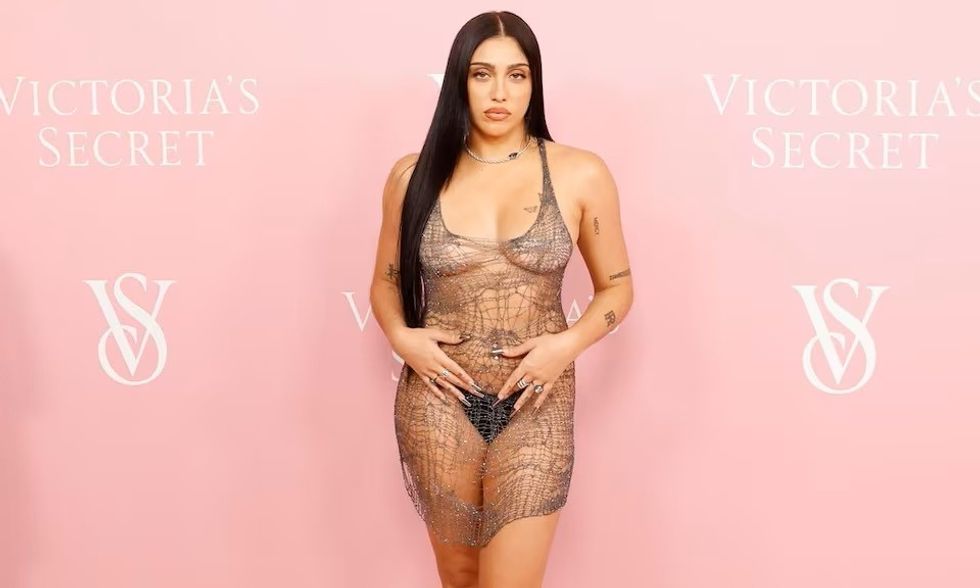 6012d267f98d victoria 39 s secret celebrates the tour 39 23