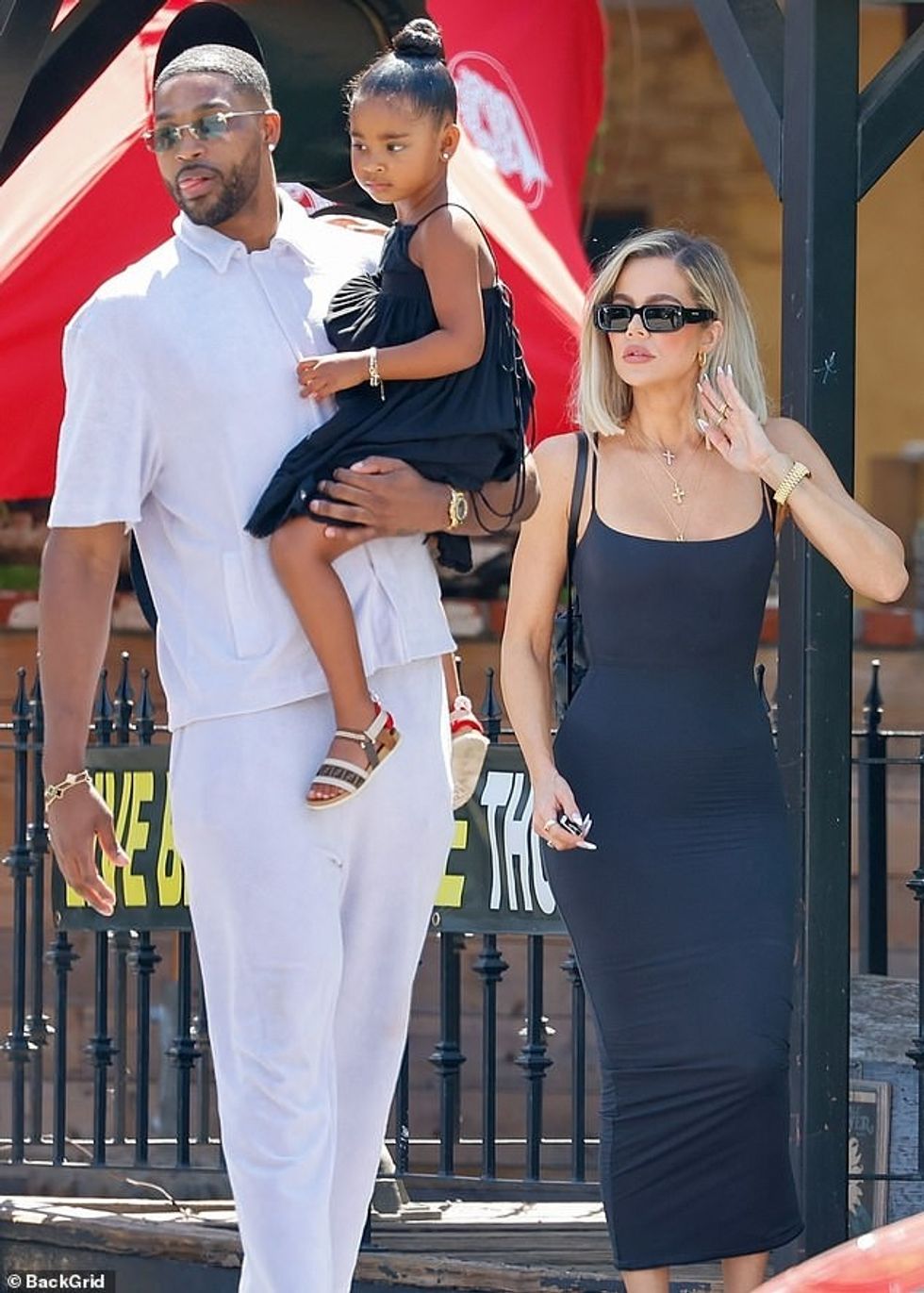 60244185 11011753 Co parenting Despite recent rumblings that Khloe and Tristan hav a 35 1657766848095