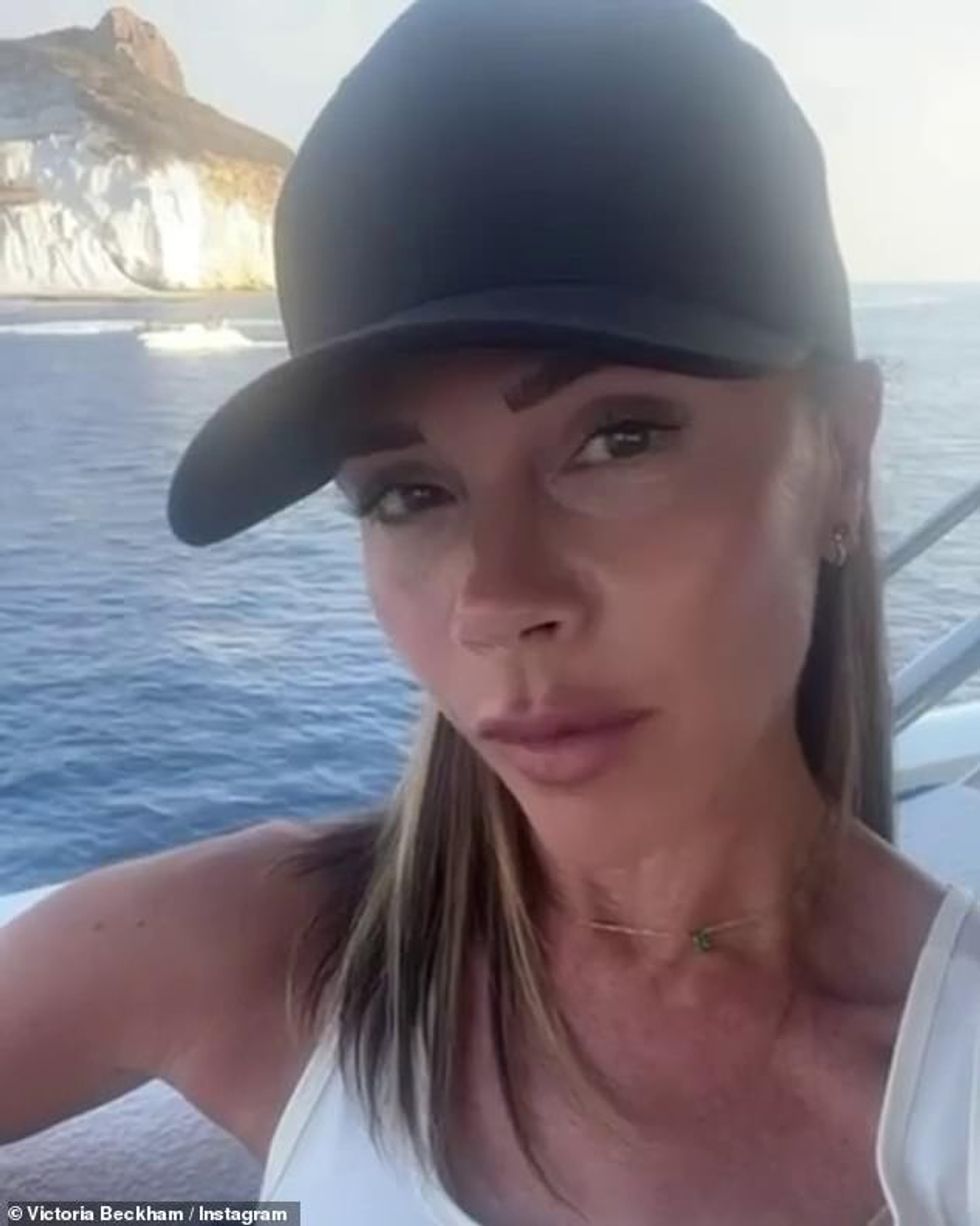 60722397 11051123 The singer 48 has allegedly inked a new deal with Mel B Melanie a 9 1658862265015