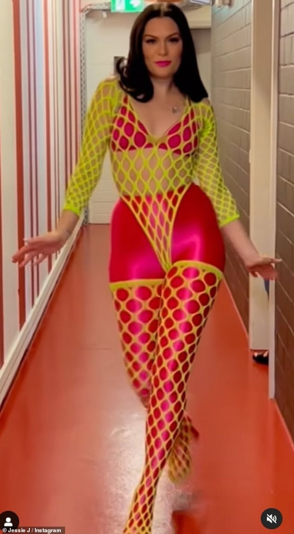 60783759 11057011 Body confidence Speaking to the crowd at a London gig this week a 10 1658993621477