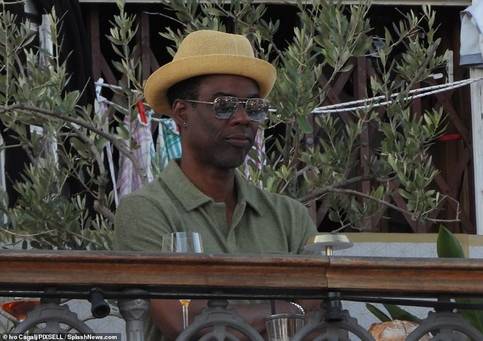 60845907 11062209 Chris Rock was spotted in Hollywood on the m 54 1659109338818
