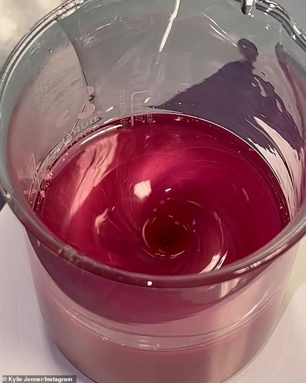 61030761 11077535 Makeup magic Kylie was just 17 when she launched her wildly succ a 17 1659545134942