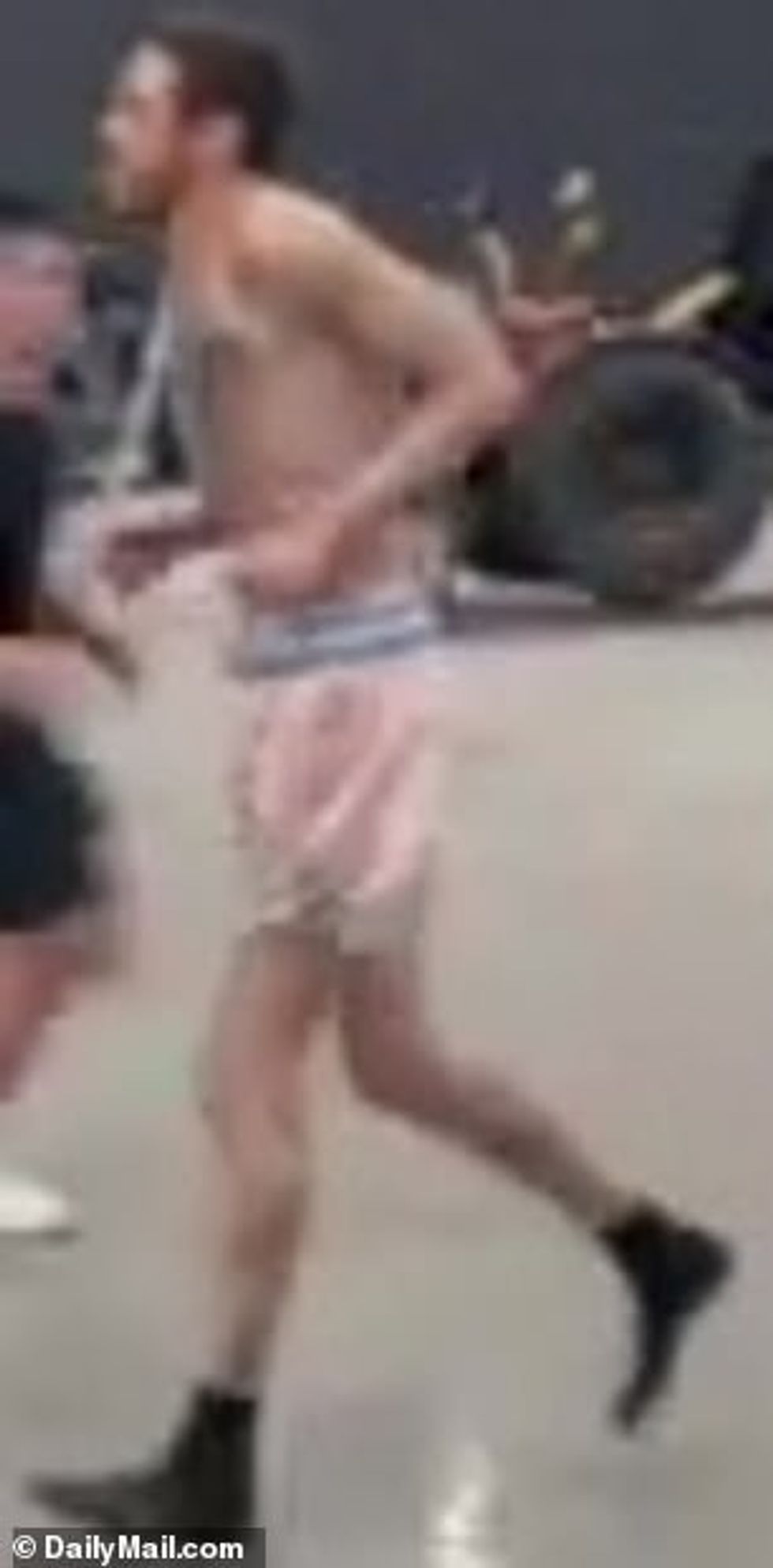 61122559 11086237 Sweet He wanted to have fun with the crew in the studio so he bo a 115 1659749896133