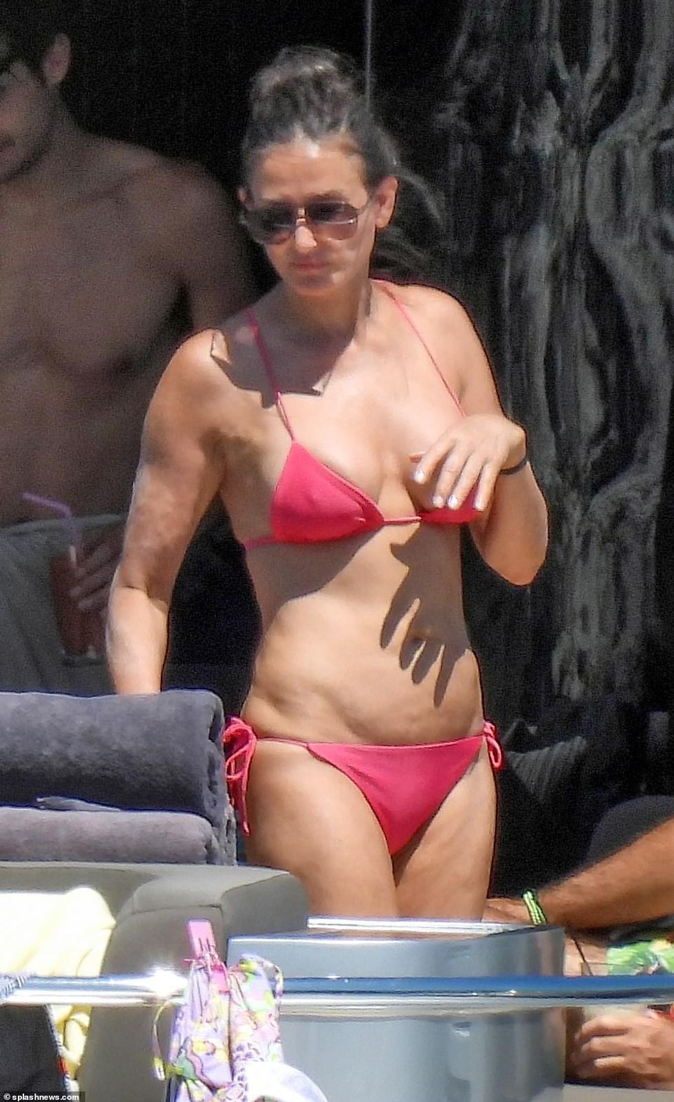 61403959 11113813 Simple and sophisticated Moore s less is more look included nude a 1 1660585283945