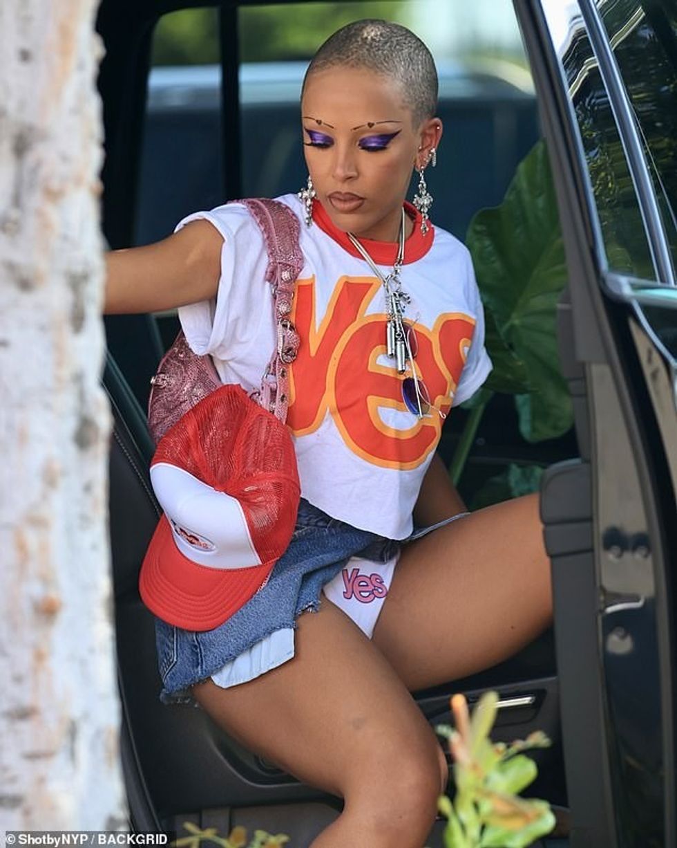 61488359 11122067 Showing off She didn t mind getting a bit raunchy in order to pr a 1 1660786549595