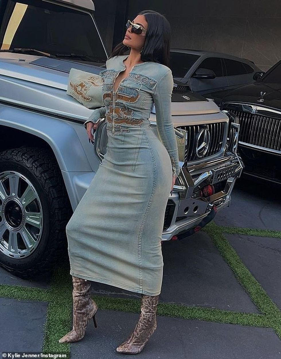 61519879 11125073 Skinny star Kylie Jenner has shed the baby weight after welcomin m 44 1660853909749