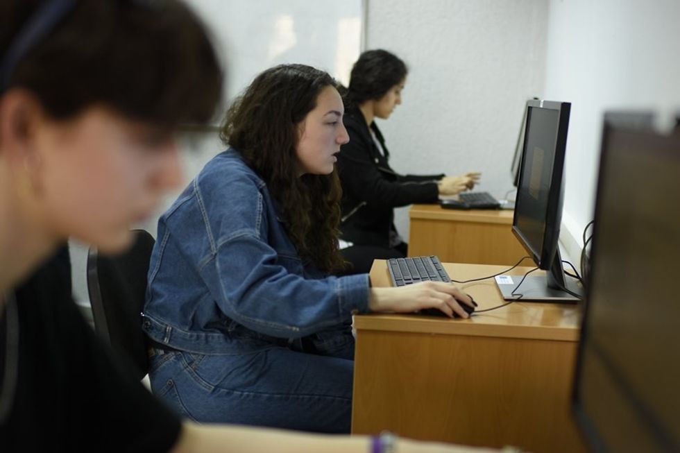 61536259 372943996673806 671001666912256000 n