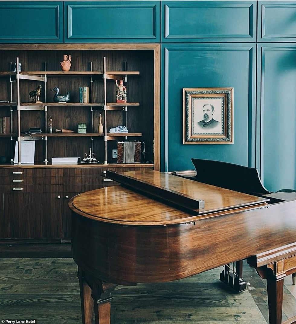 61588927 11132263 Guests at the hotel are greeted with historic paintings and item a 85 1661112385062